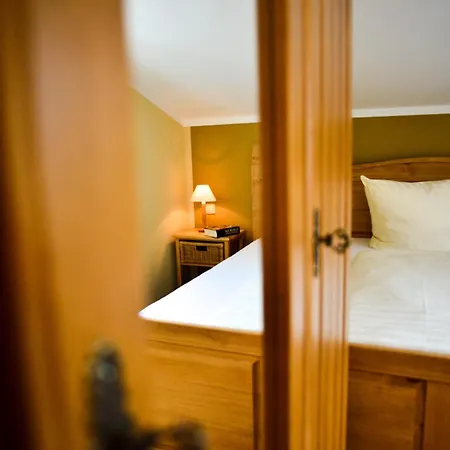 - Zoo Apartment *