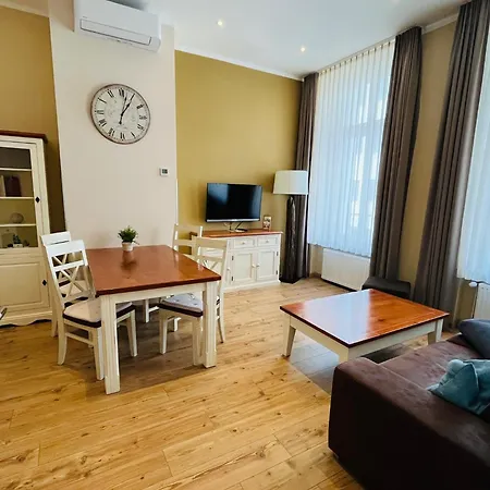 - Zoo Apartment