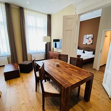 - Zoo Apartment *